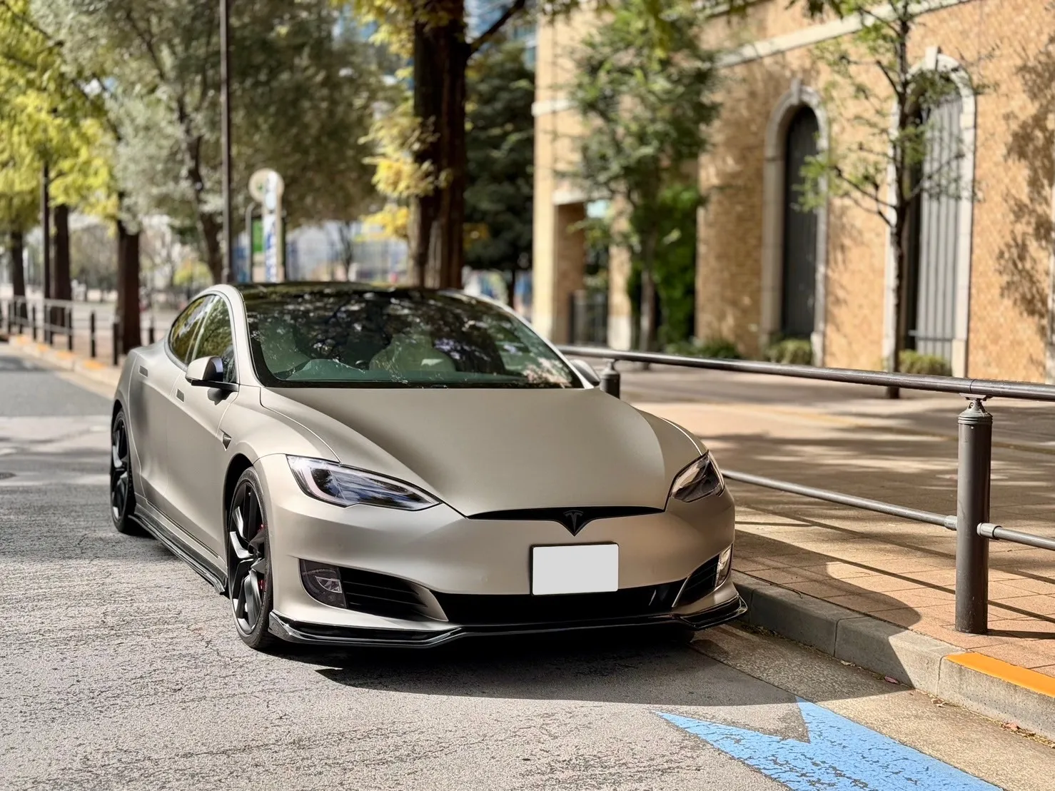 エアロパーツとボディのコントラスト