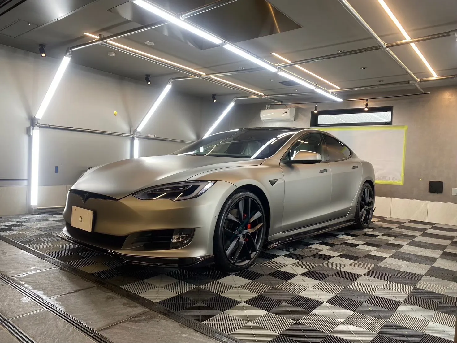 施工後 マットグレーアルミニウム