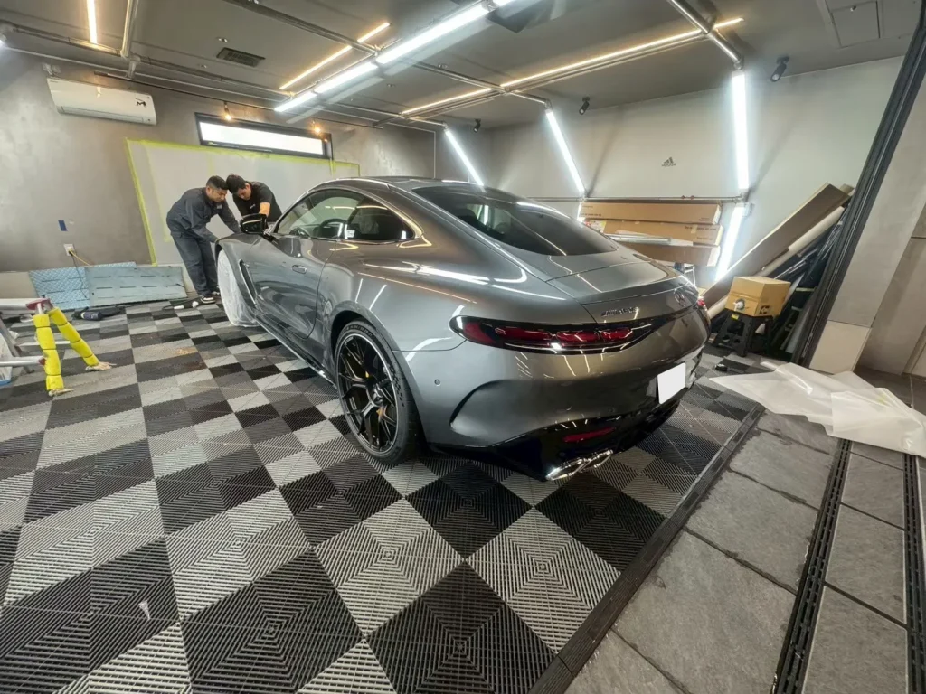 メルセデス・ベンツAMGシルバ－の施工事例03