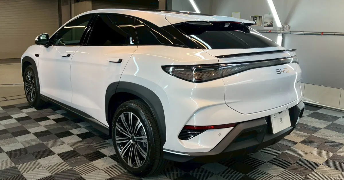 BYD シール リア断熱フィルム完了