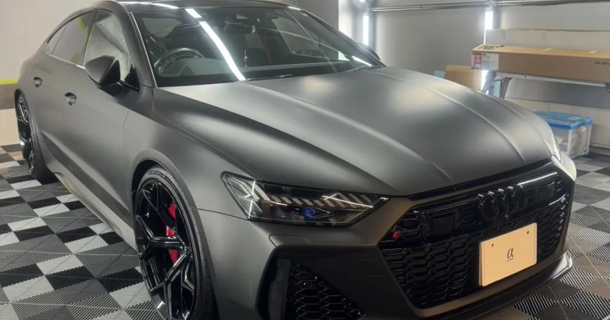 プロテクションフィルムによるマット化施工をしたアストンマーティン