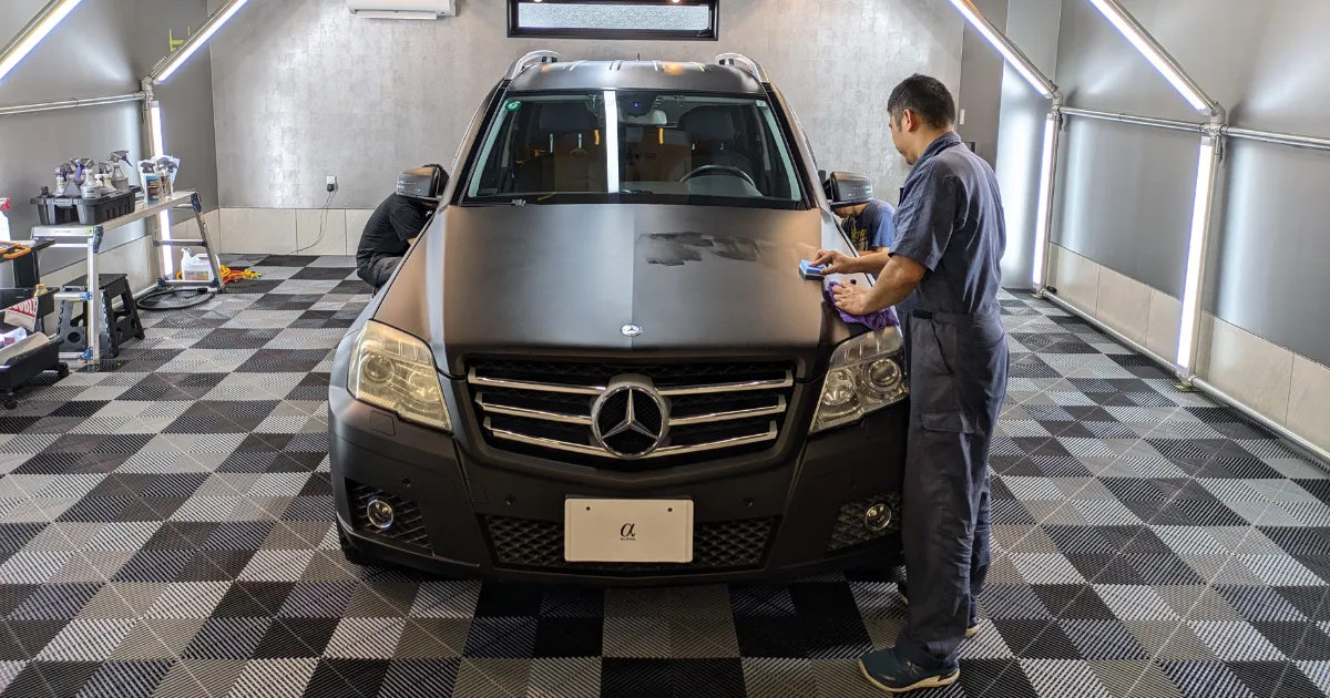 アルファのカーコーティング施工車両。圧倒的な艶と輝き。