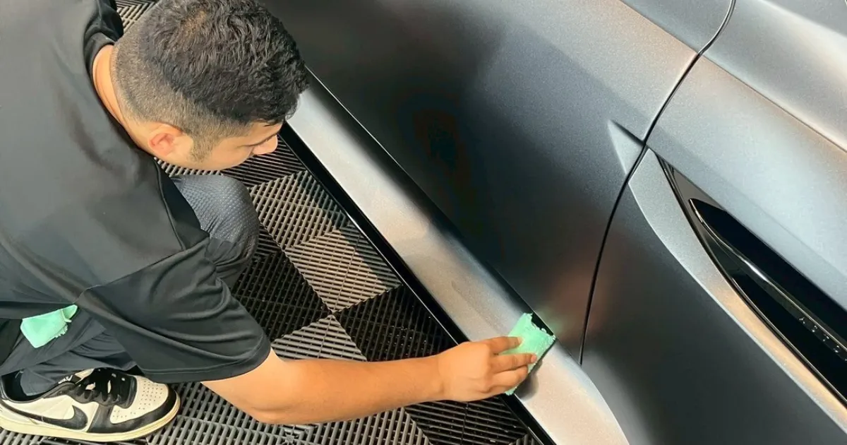 マット塗装専用セラミックコーティングの施工風景