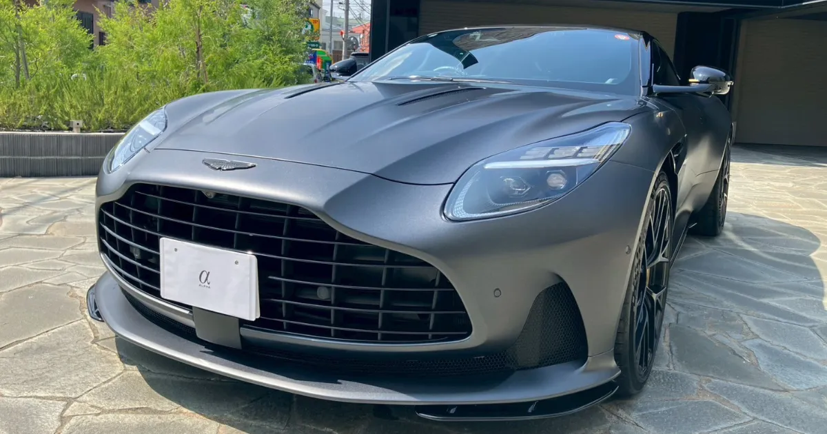 資産価値の高い美しい状態のマット塗装アストンマーティン