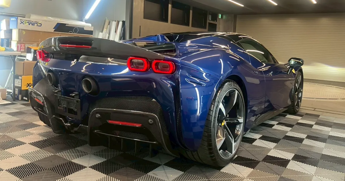 フェラーリ SF90 スパイダー リアビュー プロテクションフィルム施工完了