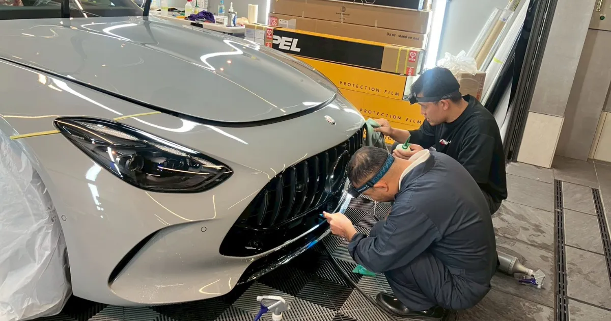 AMG GT 63 プロテクションフィルム施工中のフロントビュー