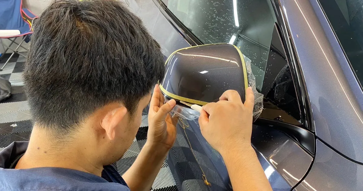 サイドミラーの修理費とフィルム施工費用の比較