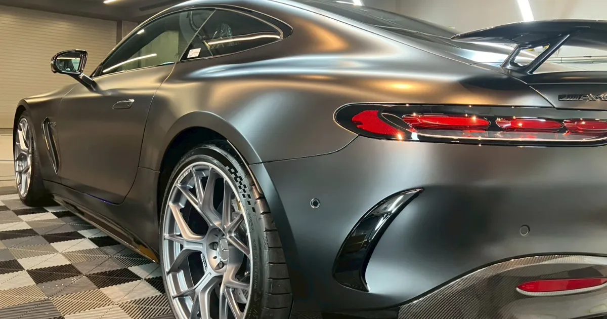 マット仕上げのプロテクションフィルムを施工したメルセデスAMG GT 63