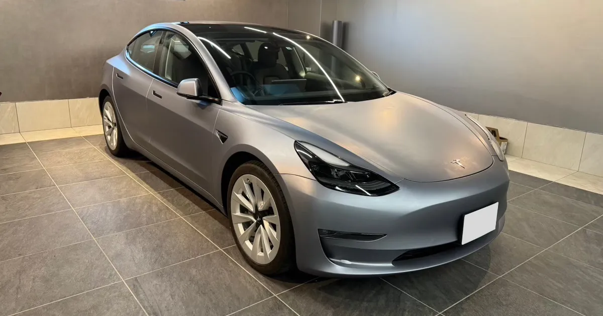 サテン仕上げのプロテクションフィルムを施工した車両
