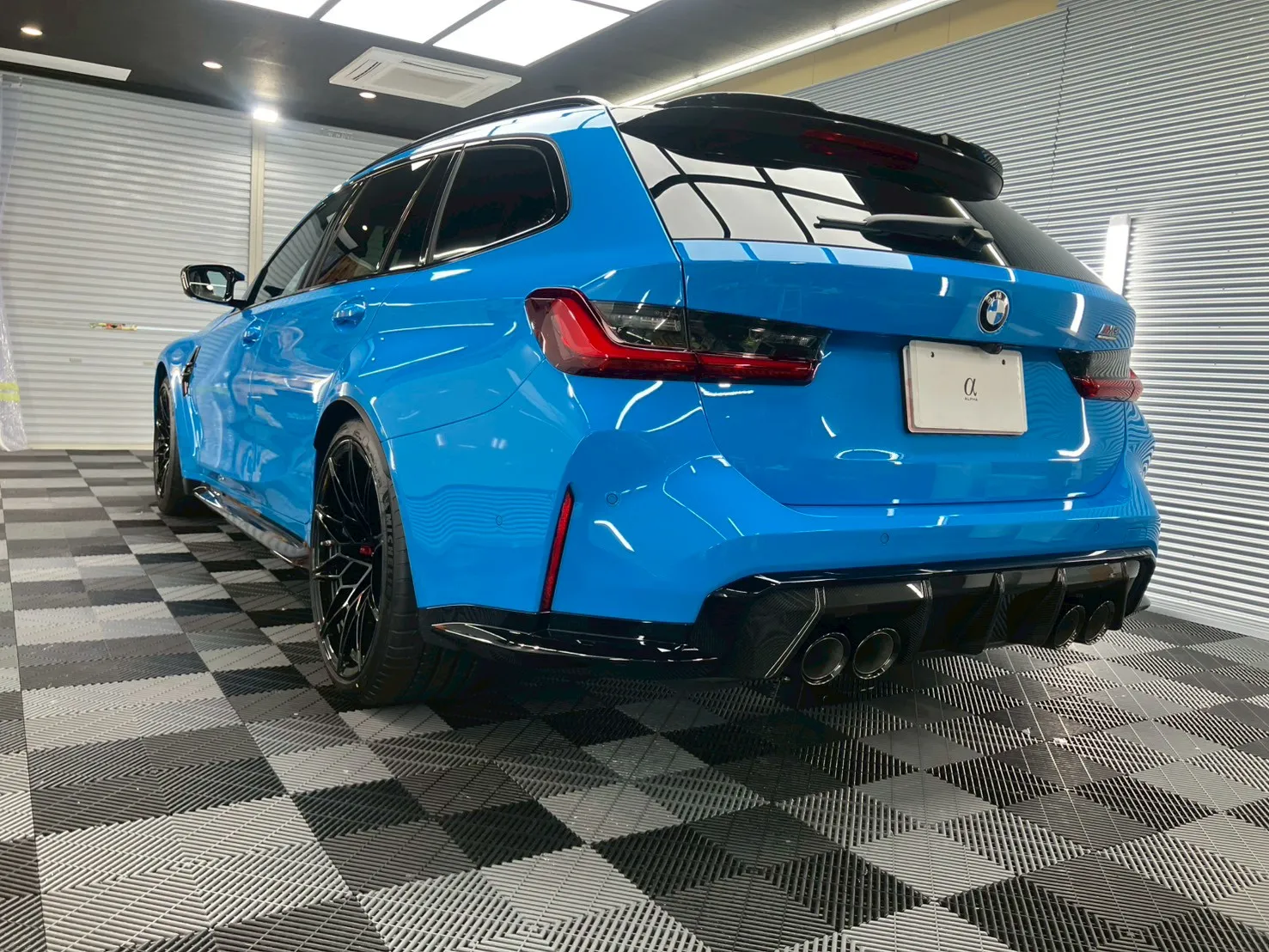 施工後BMW M3 Competitionのリア3/4ビュー