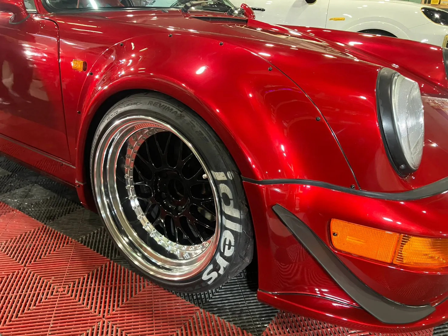 SECTION: FRONT FENDER / HEADLIGHT